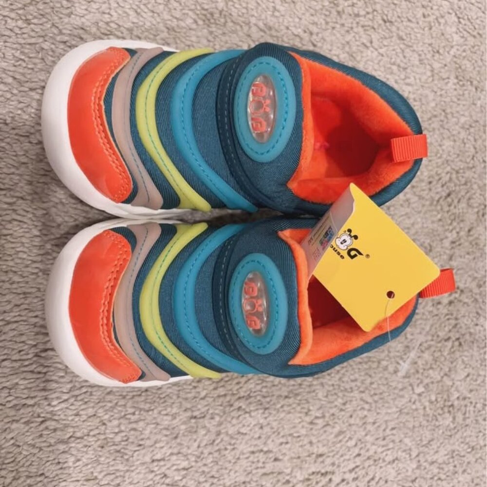 New in box boy’s shoes sneaker shoes size 12 athletic shoes fleece warm running